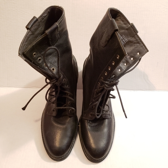 Madewell Leather Workwear Biker Boot in Black - Picture 2 of 7